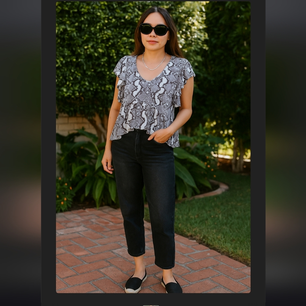 Altar'd State Oversized Gray Neutral Snakeskin Print Ruffled Top Size Small